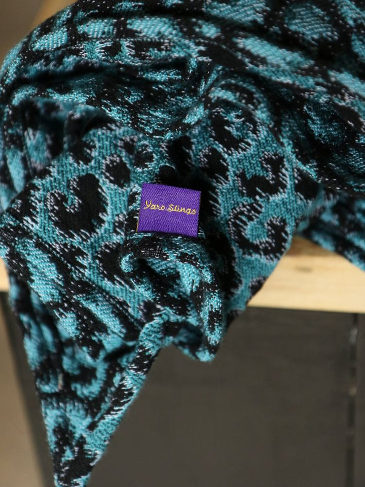 Yaro Ringslynge, Pussycat Trinity Black Petrol Wool