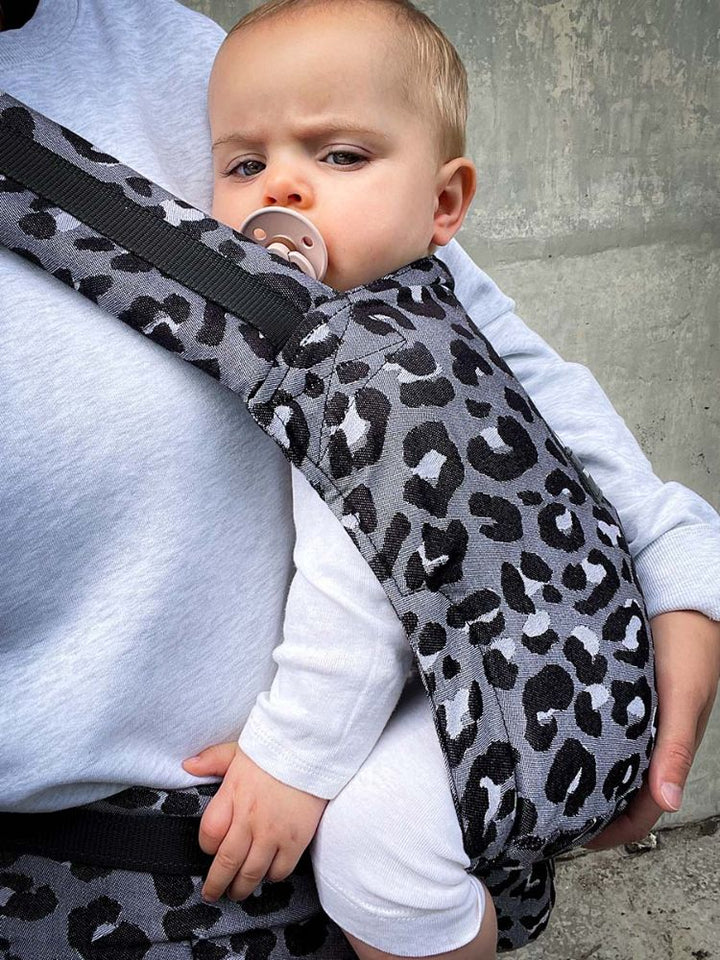Isara Quick Full Buckle Bæresele, Tiba+Marl Mono Leopard