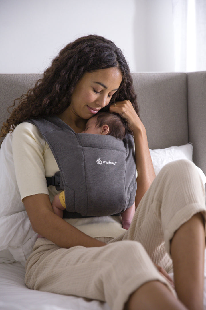 Ergobaby Embrace bæresele, Grå